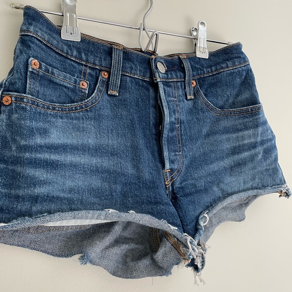 Levi’s High Waisted Jean Shorts - Picture 5 of 7